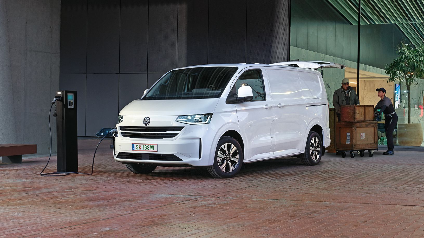 VW e-Transporter Kastenwagen wird geladen