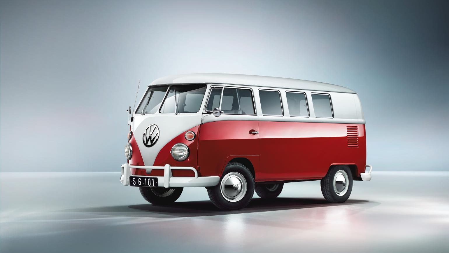 VW T1 Bulli v dvobarvni kombinaciji rdeče-bele barve