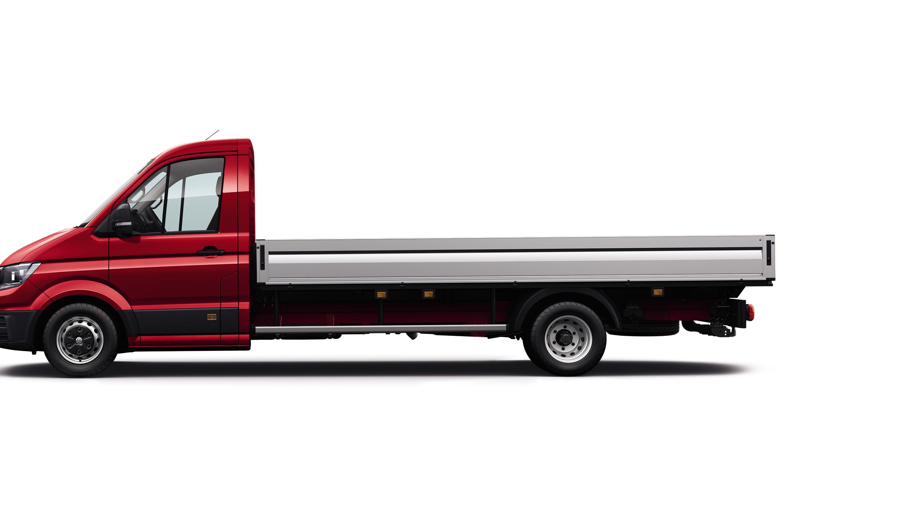 VW Crafter Pritschenwagen Plus mit langem Radstand und Einzelkabine von der Seite.