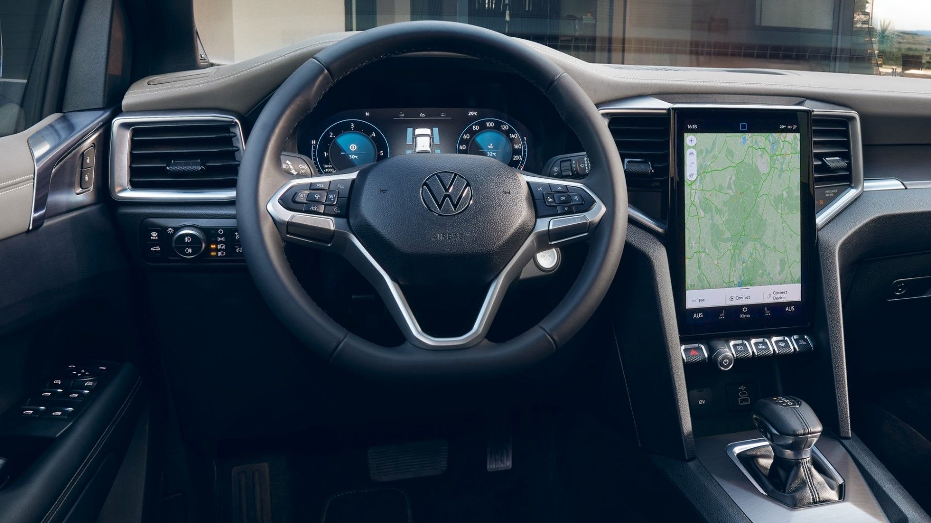 Notranjost VW Amarok z navigacijskim sistemom