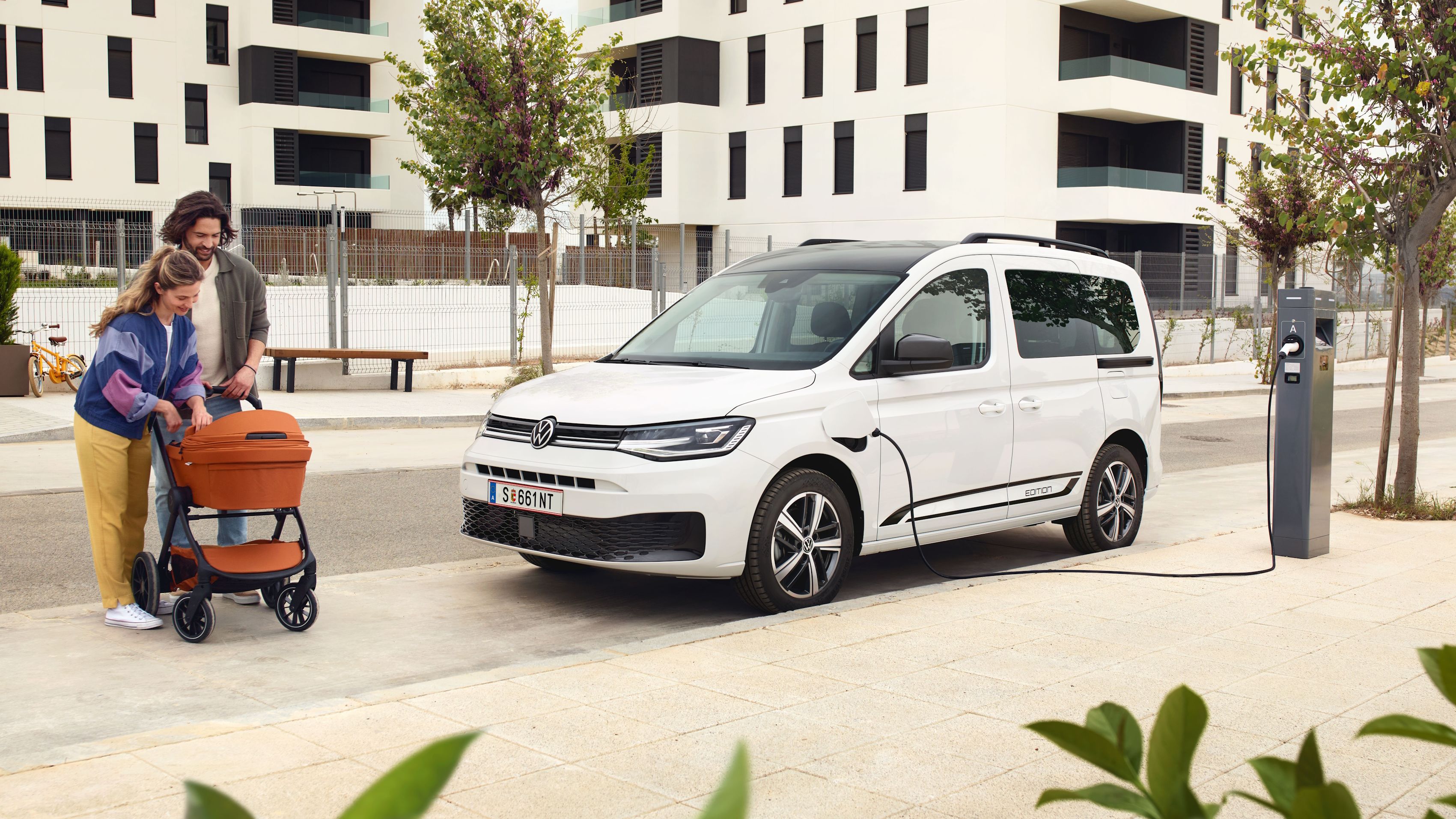 Caddy eHybrid wird geladen