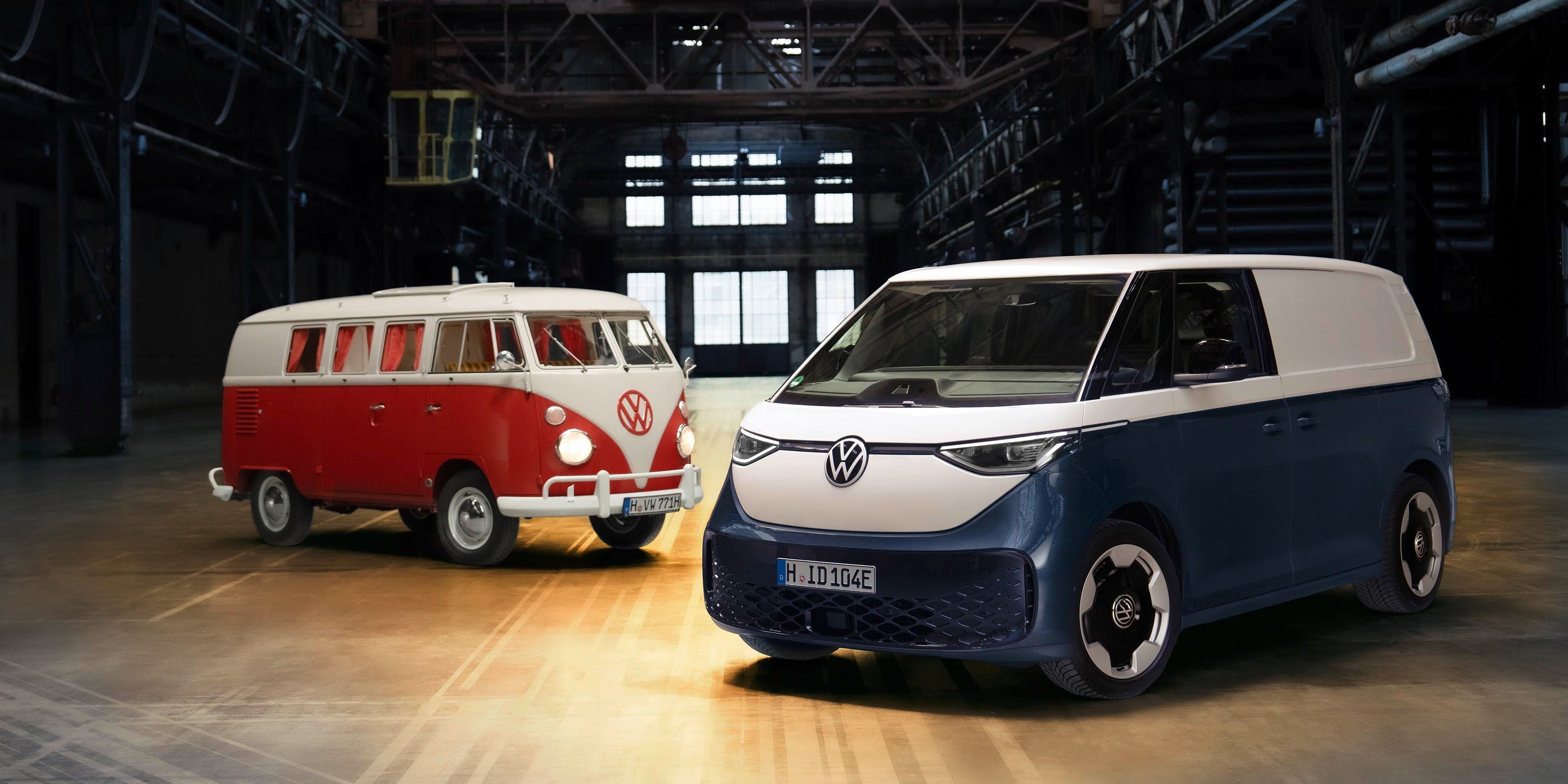 Pogled iz VW ID.Buzz. V ozadju se vidi originalni Bulli