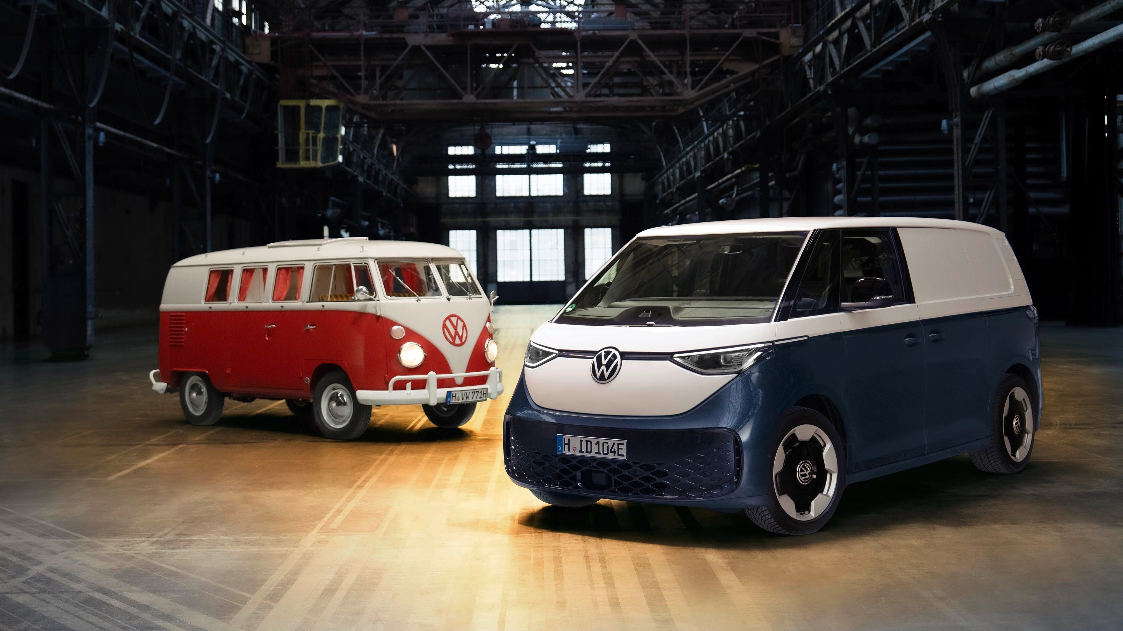 Pogled iz VW ID.Buzz. V ozadju se vidi originalni Bulli