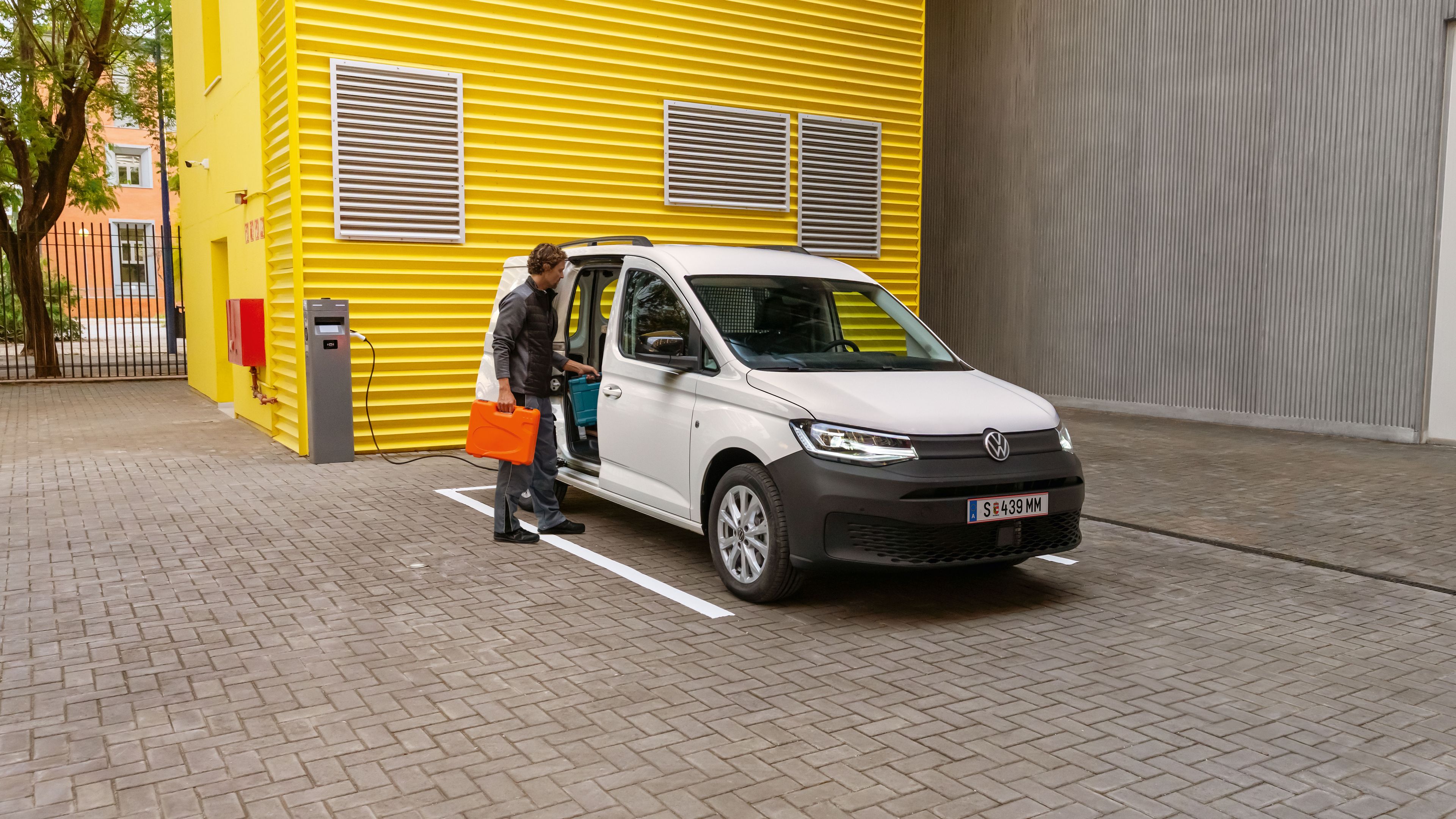 Caddy Cargo eHybrid Front